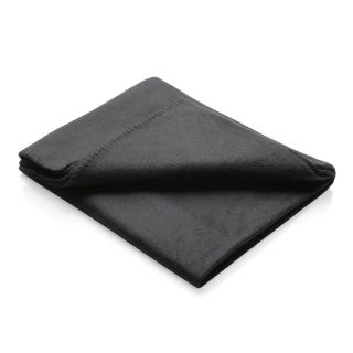 Fleece blanket in pouch